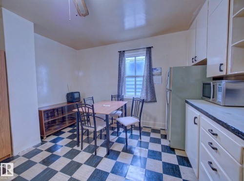 9533 77 Avenue, Edmonton, AB - Indoor Photo Showing Other Room