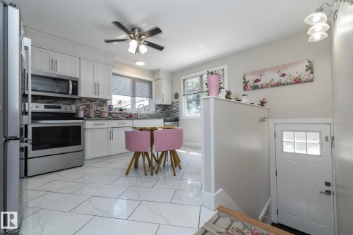 3511 33 Avenue, Edmonton, AB - Indoor Photo Showing Kitchen