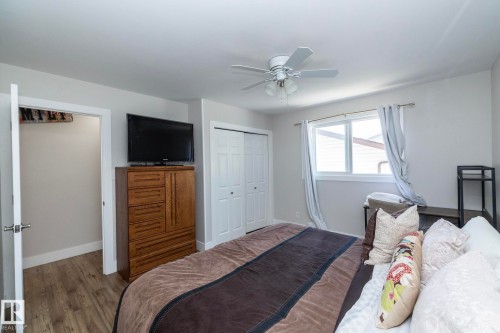 3511 33 Avenue, Edmonton, AB - Indoor Photo Showing Bedroom