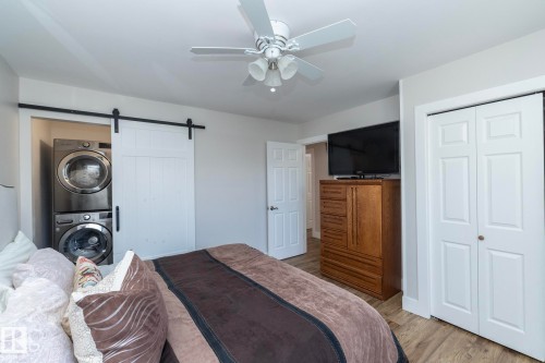 3511 33 Avenue, Edmonton, AB - Indoor Photo Showing Bedroom
