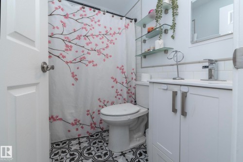 3511 33 Avenue, Edmonton, AB - Indoor Photo Showing Bathroom