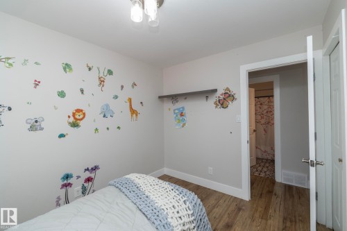 3511 33 Avenue, Edmonton, AB - Indoor Photo Showing Bedroom