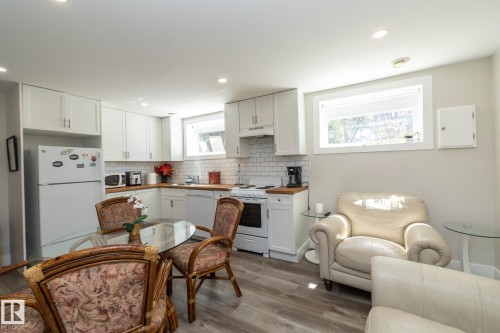 3511 33 Avenue, Edmonton, AB - Indoor Photo Showing Kitchen