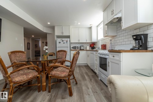 3511 33 Avenue, Edmonton, AB - Indoor Photo Showing Kitchen