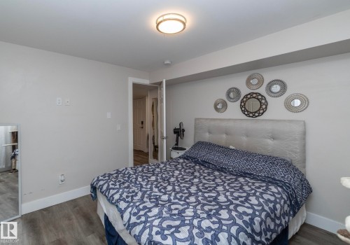 3511 33 Avenue, Edmonton, AB - Indoor Photo Showing Bedroom