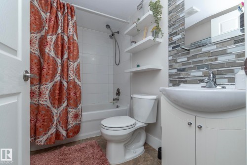 3511 33 Avenue, Edmonton, AB - Indoor Photo Showing Bathroom