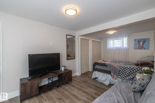 3511 33 Avenue, Edmonton, AB - Indoor Photo Showing Bedroom