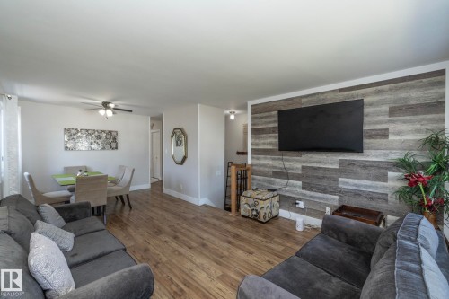 3511 33 Avenue, Edmonton, AB - Indoor Photo Showing Living Room