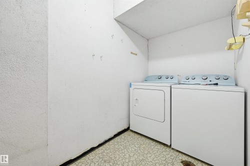 Dedicated utility area featuring a washer and dryer set - 701 10135 116 Street Nw, Edmonton, AB - Indoor Photo Showing Laundry Room