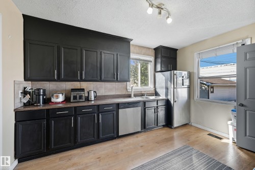 11908 71 Street, Edmonton, AB - Indoor Photo Showing Kitchen