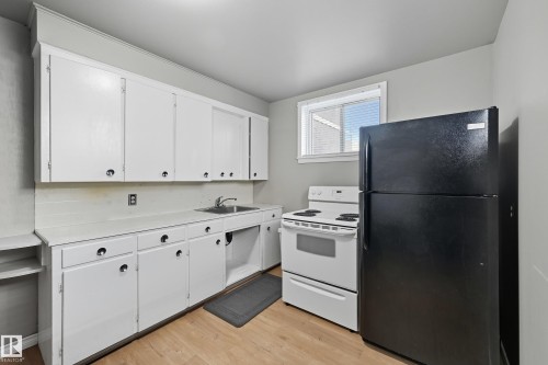 11908 71 Street, Edmonton, AB - Indoor Photo Showing Kitchen