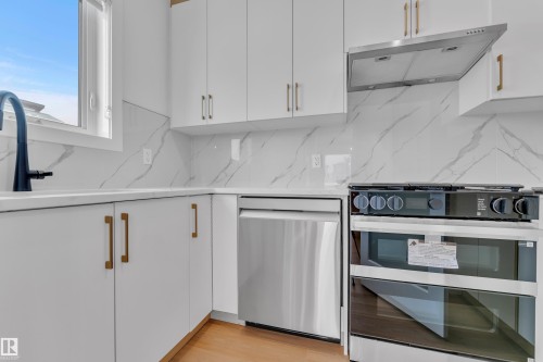 8790 Mayday Lane, Edmonton, AB - Indoor Photo Showing Kitchen