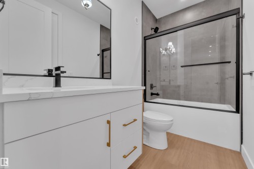 8790 Mayday Lane, Edmonton, AB - Indoor Photo Showing Bathroom