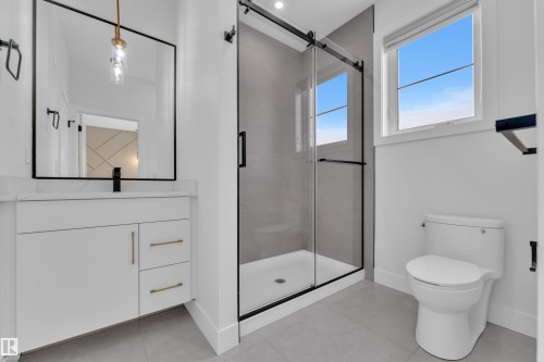 8790 Mayday Lane, Edmonton, AB - Indoor Photo Showing Bathroom