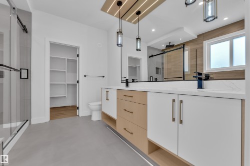 8790 Mayday Lane, Edmonton, AB - Indoor Photo Showing Bathroom