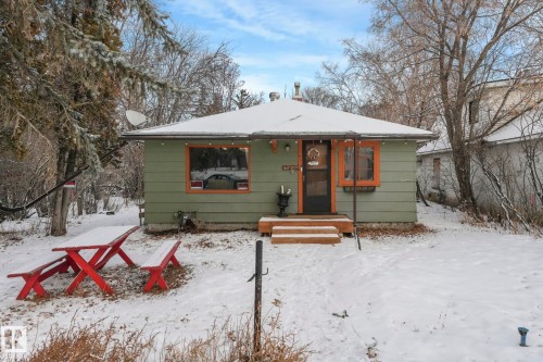 5043 48 St, Sylvan Lake, AB - Outdoor