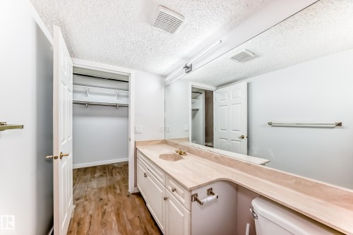 112 11716 100 Avenue, Edmonton, AB - Indoor Photo Showing Bathroom
