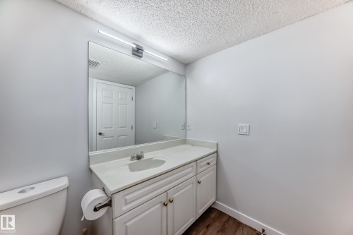 112 11716 100 Avenue, Edmonton, AB - Indoor Photo Showing Bathroom