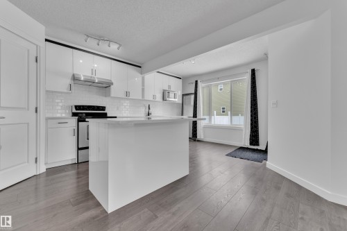 208 79 Street, Edmonton, AB - Indoor Photo Showing Kitchen