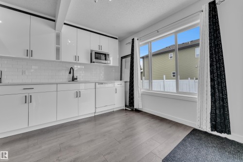 208 79 Street, Edmonton, AB - Indoor Photo Showing Kitchen
