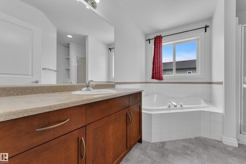 208 79 Street, Edmonton, AB - Indoor Photo Showing Bathroom