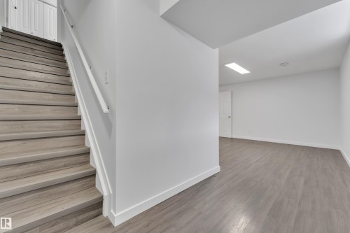 208 79 Street, Edmonton, AB - Indoor Photo Showing Other Room