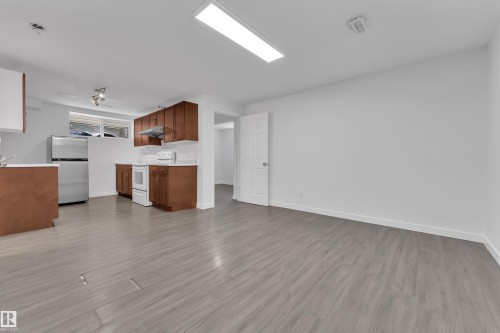 208 79 Street, Edmonton, AB - Indoor Photo Showing Kitchen