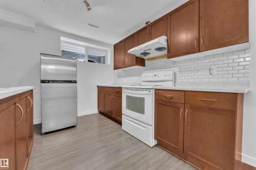 208 79 Street, Edmonton, AB - Indoor Photo Showing Kitchen