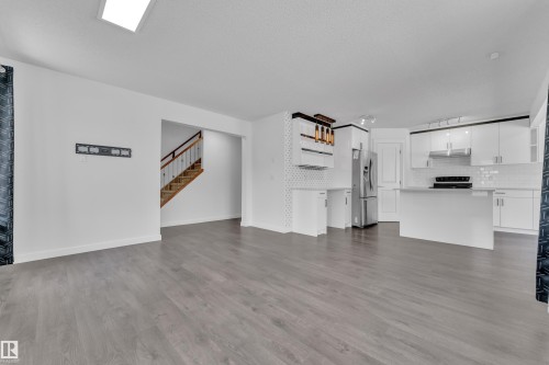 208 79 Street, Edmonton, AB - Indoor Photo Showing Kitchen
