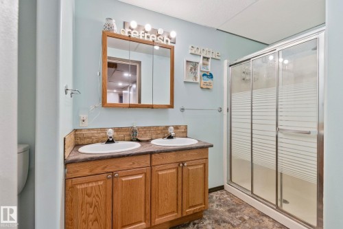4228 8 Avenue, Edson, AB - Indoor Photo Showing Bathroom