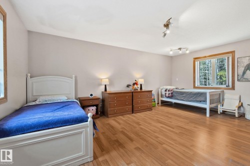 4228 8 Avenue, Edson, AB - Indoor Photo Showing Bedroom
