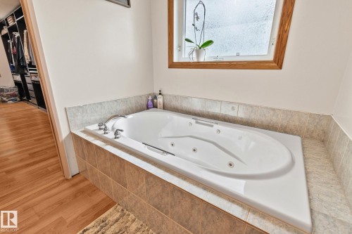 4228 8 Avenue, Edson, AB - Indoor Photo Showing Bathroom