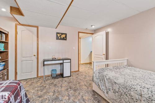 4228 8 Avenue, Edson, AB - Indoor Photo Showing Bedroom