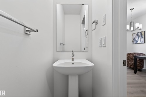 51 603 Orchards Boulevard Sw, Edmonton, AB - Indoor Photo Showing Bathroom