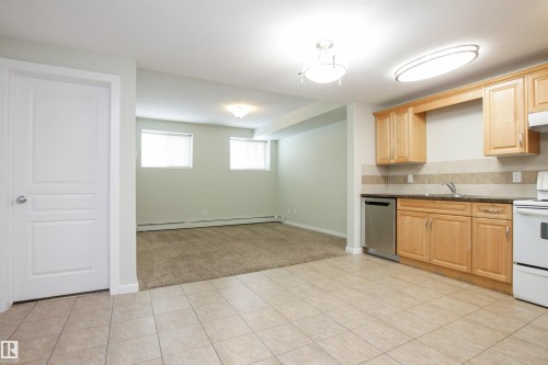 3 11827 105 Street, Edmonton, AB - Indoor Photo Showing Kitchen