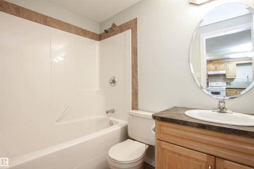 3 11827 105 Street, Edmonton, AB - Indoor Photo Showing Bathroom