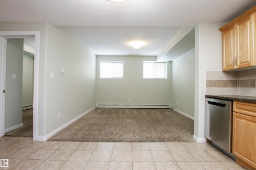 3 11827 105 Street, Edmonton, AB - Indoor