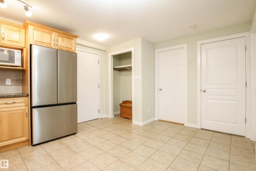 3 11827 105 Street, Edmonton, AB - Indoor Photo Showing Kitchen