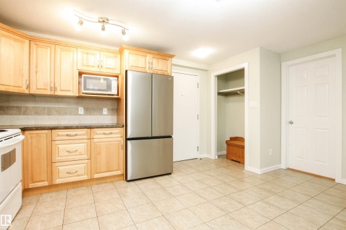 3 11827 105 Street, Edmonton, AB - Indoor Photo Showing Kitchen