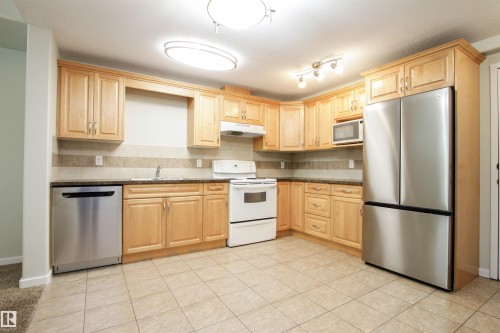 3 11827 105 Street, Edmonton, AB - Indoor Photo Showing Kitchen