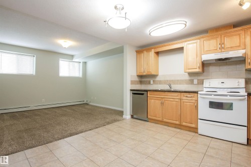 3 11827 105 Street, Edmonton, AB - Indoor Photo Showing Kitchen