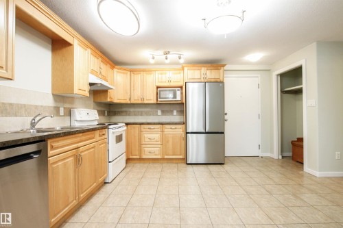 3 11827 105 Street, Edmonton, AB - Indoor Photo Showing Kitchen With Double Sink