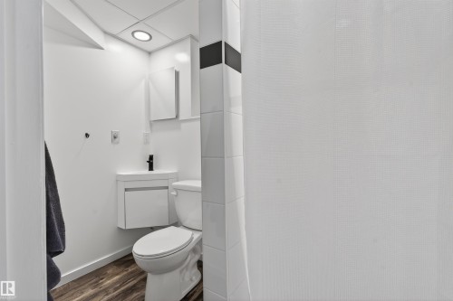 6002 52 Avenue, Cold Lake, AB - Indoor Photo Showing Bathroom