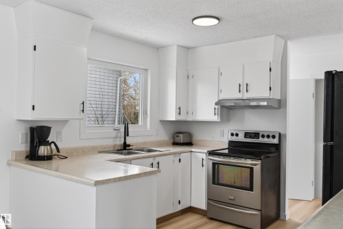 6002 52 Avenue, Cold Lake, AB - Indoor Photo Showing Kitchen With Double Sink