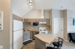 513 11325 83 Street NW  Edmonton, AB T5B 4W5