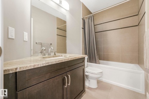 1232 Chahley Landing Landing, Edmonton, AB - Indoor Photo Showing Bathroom