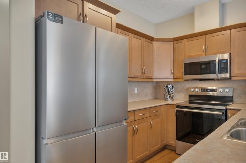 123 89 Rue Monette, Beaumont, AB - Indoor Photo Showing Kitchen