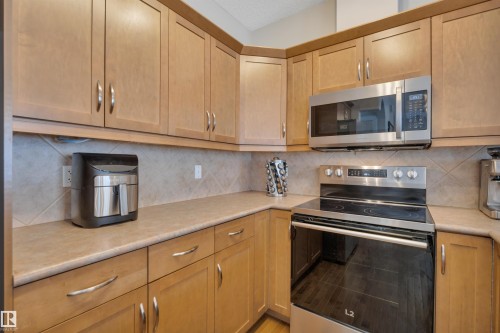 123 89 Rue Monette, Beaumont, AB - Indoor Photo Showing Kitchen