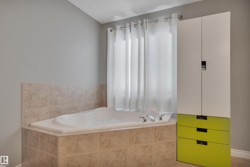 123 89 Rue Monette, Beaumont, AB - Indoor Photo Showing Bathroom