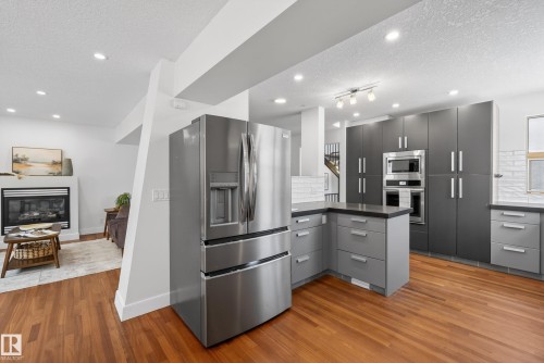 8860 93 Street, Edmonton, AB - Indoor Photo Showing Kitchen With Upgraded Kitchen